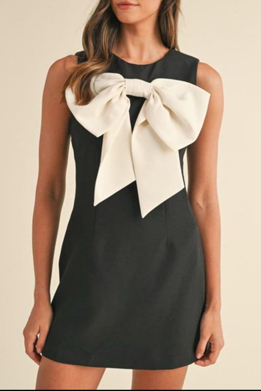 Black Contrast Bowknot Appliqué Crew Neck Mini Dress